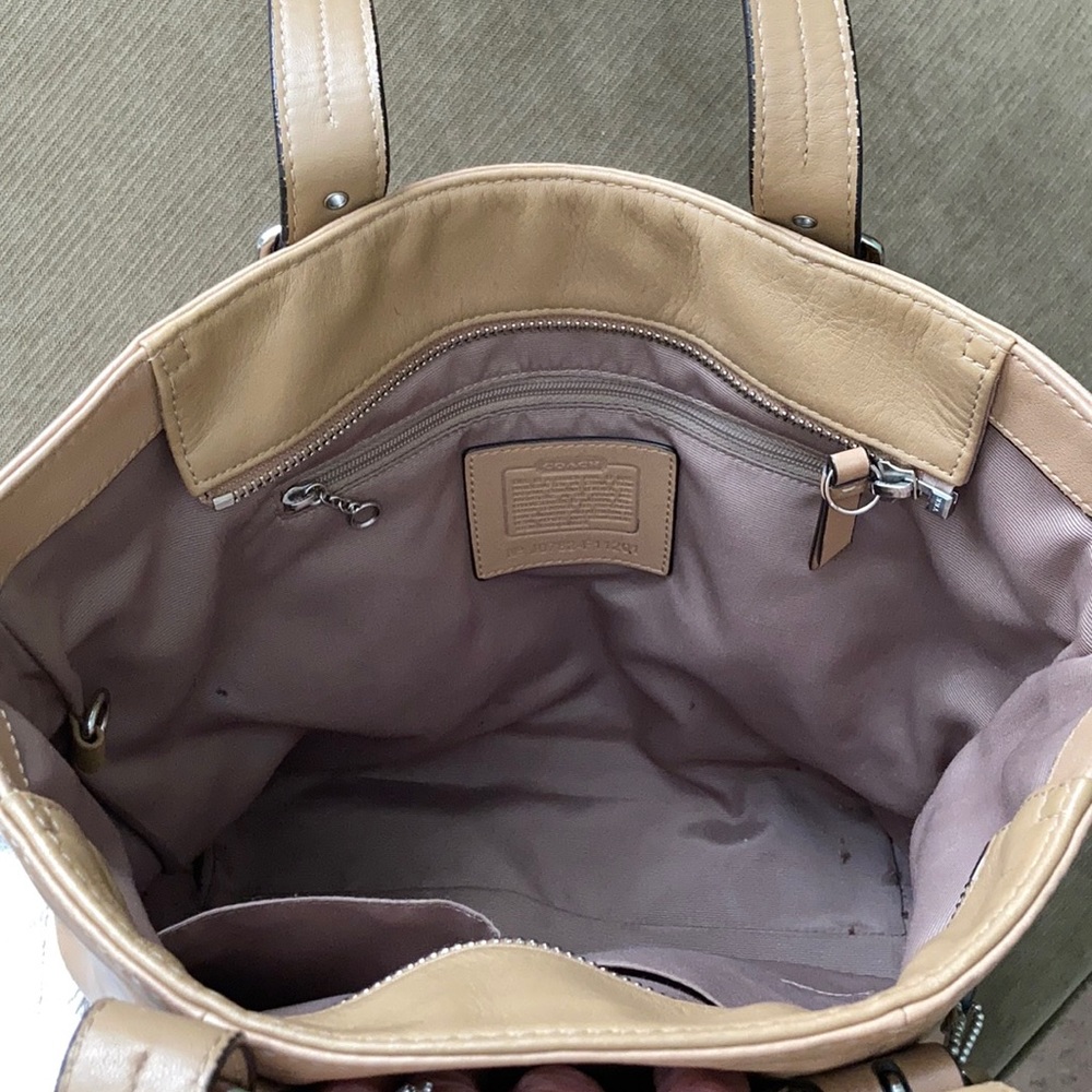 Coach Shoulder Bag - Picture 4 of 6